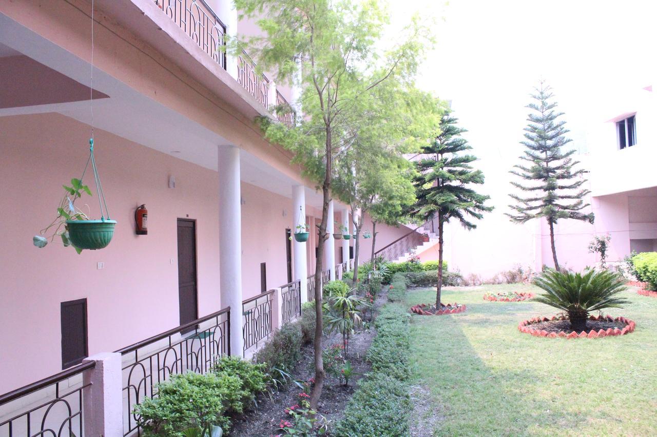 Greenwood Hotel Bhīm Tāl Екстериор снимка